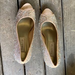 Bridal shoes with glitter on the sides